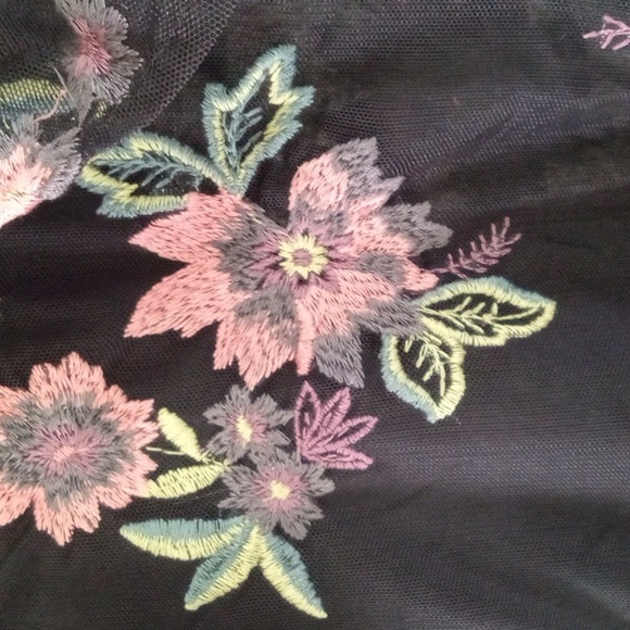 BB DAKOTA top - Picture 9 of 9